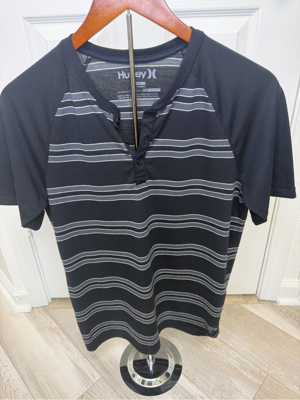 Hurley Nike Dri-Fit Striped Henley Shirt Men’s Small EUC
